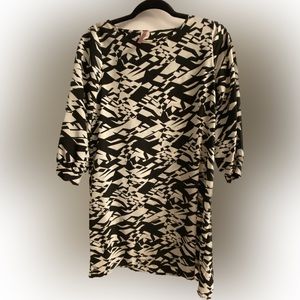 CL ♥️ 22 Black and White Geometric pattern dress